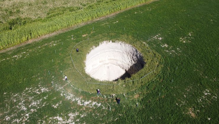 40 metre derinliğinde yeni obruk oluştu