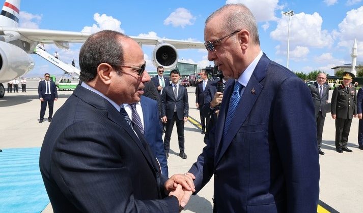 Cumhurbaşkanı Erdoğan havaalanında karşıladı: Mısır lideri Sisi Türkiye’de