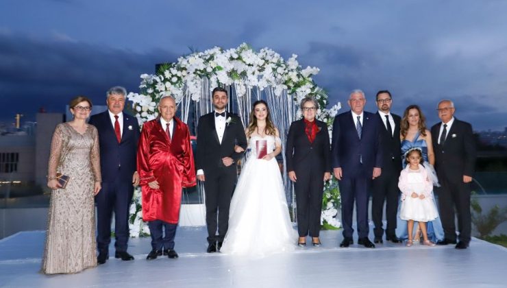 Meral Akşener ve Müsavat Dervişoğlu nikah şahidi oldu