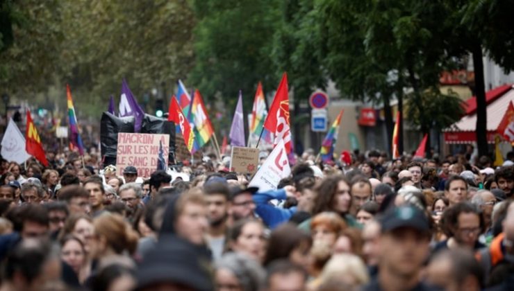 Fransa’da binlerce kişi, Macron’un Barnier’i başbakan atamasını protesto etti