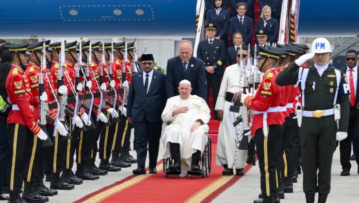 Papa Francis Endonezya’nın başkenti Cakarta’da