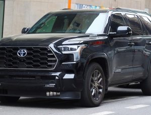 Toyota 43 bin hibrit SUV’u geri çağırdı