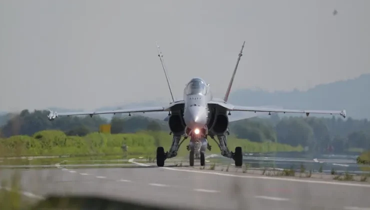 Düşen savaş uçağının pilotu öldü