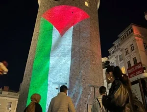 Galata Kulesi’ne Filistin bayrağı yansıtıldı