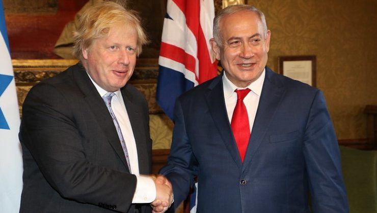 Boris Johnson: “Netanyahu banyoma dinleme cihazı yerleştirdi”