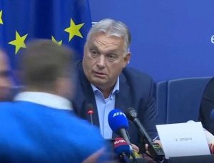 Macaristan Başbakanı Orban’a “Ülkeni kaç paraya sattın?” protestosu