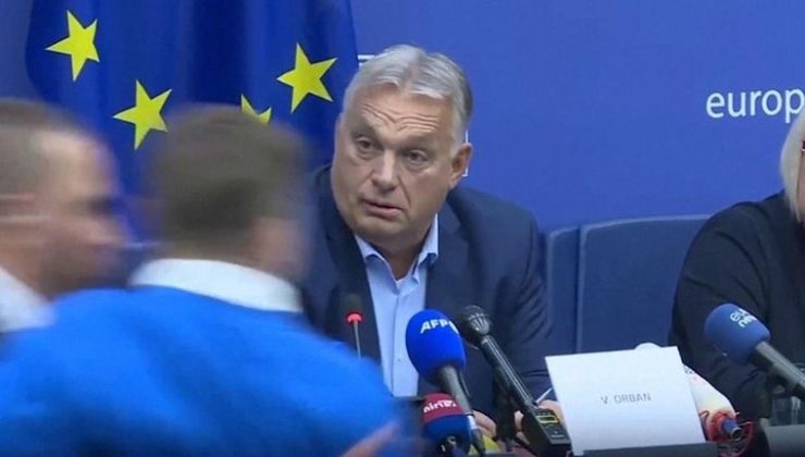 Macaristan Başbakanı Orban’a “Ülkeni kaç paraya sattın?” protestosu