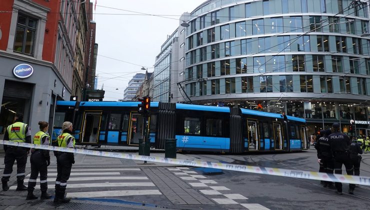 Raydan çıkan tramvay, dükkana girdi