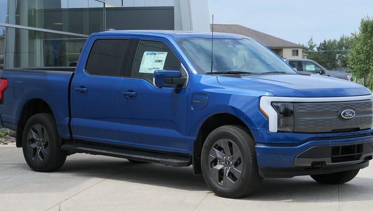 Ford, F-150 Lightning pikap üretimine ara veriyor