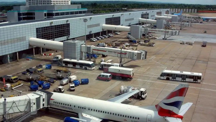 Gatwick Havalimanı’nda ‘şüpheli madde’: Terminal boşaltıldı, bomba imha ekibi gönderildi