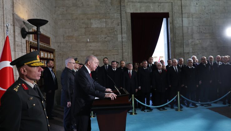  Devlet erkanı Anıtkabir’de Ata’nın huzuruna çıktı