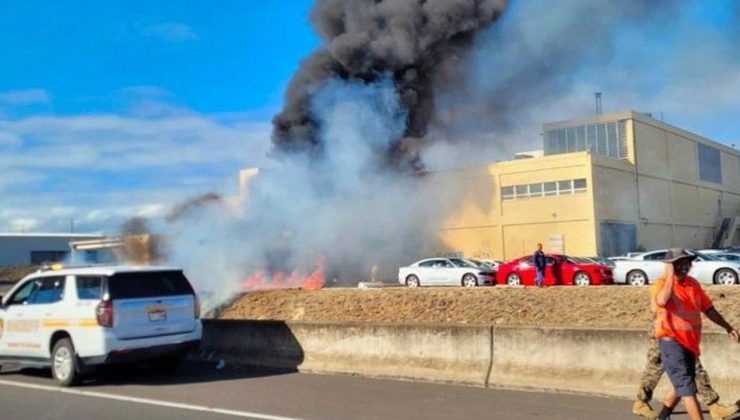 ABD’de uçak binaya çarptı: 2 ölü