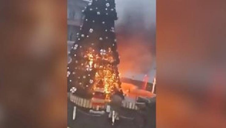 Suriye’de Noel ağacının ateşe verilmesine protesto