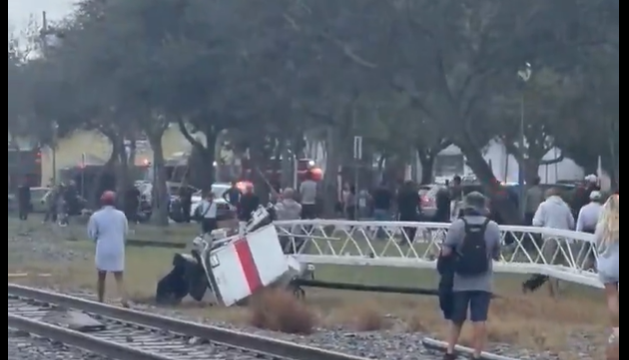 Florida’da tren ile itfaiye aracı çarpıştı: 15 yaralı