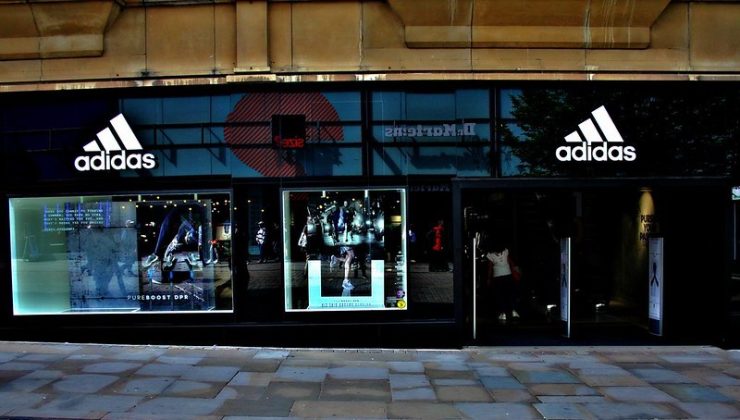 Adidas’ın merkezine vergi operasyonu,  müfettişler tüm ofisleri aradı