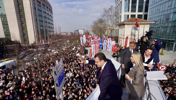 Ekrem İmamoğlu, İstanbul Adliyesi önünde yurttaşlara seslendi: ‘Bugünkü mesele geleceğimizdir’