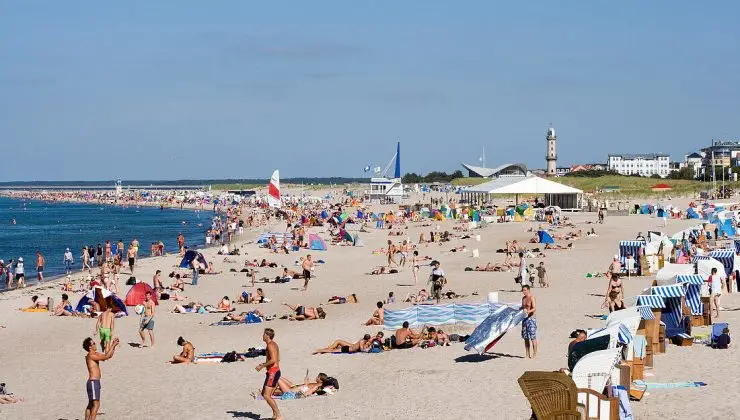 Plajda çıplaklık zorunlu oldu: Bikini ve mayo yasaklandı