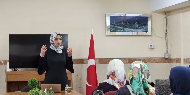 Psikiyatrist Dr. Tuğba Kara, Ulu Cami’de ebeveynlerle bir araya geldi