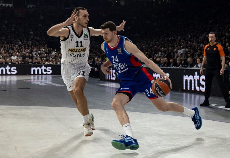 Anadolu Efes’ten Partizan deplasmanında şov: 32 sayı fark!