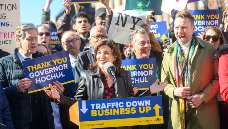 New York’ta trafik azaldı, ekonomi canlandı! Vali Hochul’dan Manhattan’a ücretli giriş savunması