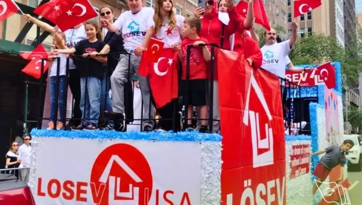 LÖSEV’den Türk Günü Yürüyüşü’nde lösemiye karşı uluslararası farkındalık