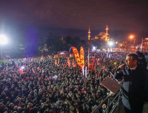 Saraçhane’de 3. gece, CHP Lideri Özgür Özel’den mesajlar