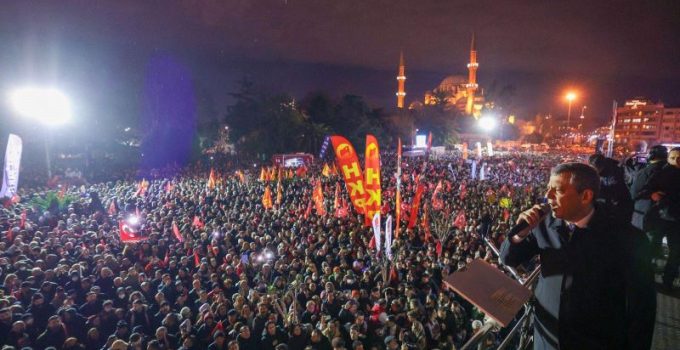 Saraçhane’de 3. gece, CHP Lideri Özgür Özel’den mesajlar