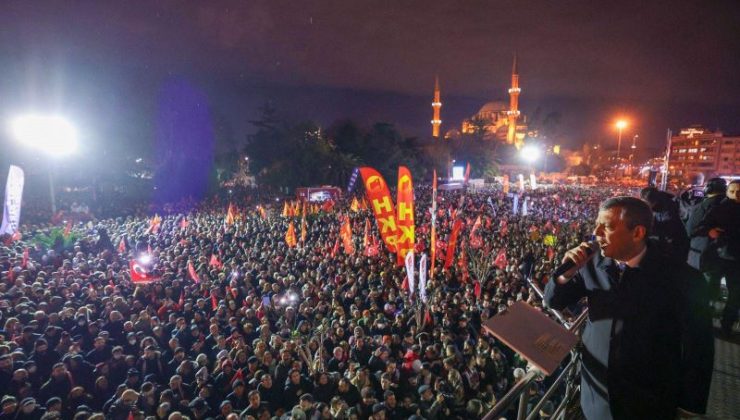 Saraçhane’de 3. gece, CHP Lideri Özgür Özel’den mesajlar