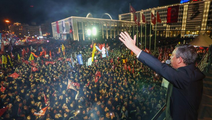 Saraçhane’de 2. gece: CHP lideri Özgür Özel ve Mansur Yavaş seslendi