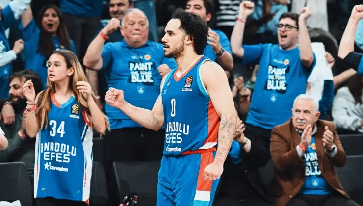 Anadolu Efes pes etmedi ! Seri Atina’da bitecek
