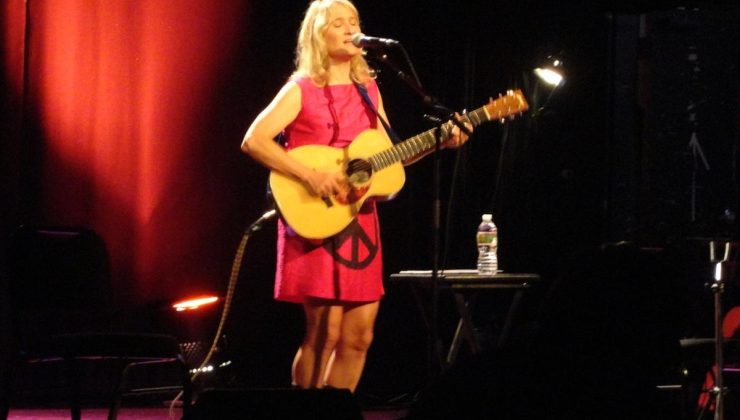 Ünlü şarkıcı Jill Sobule, evinde çıkan yangında hayatını kaybetti, bugün konseri vardı