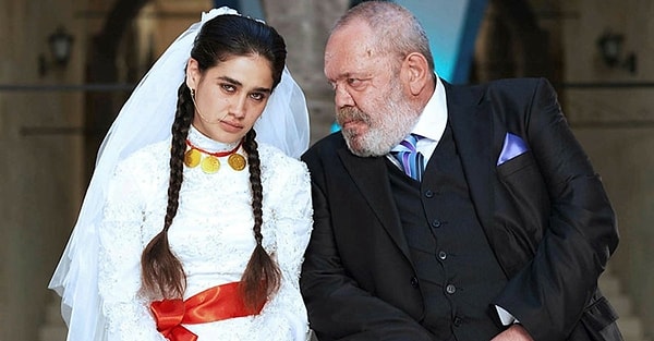 Oyuncu Meltem Miraloğlu ABD’de darp edildi!