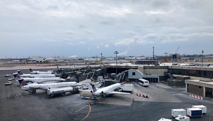 Newark Havalimanı’nda kaos sürüyor: Gecikmeler 4 saati buldu, yüzlerce uçuş etkilendi